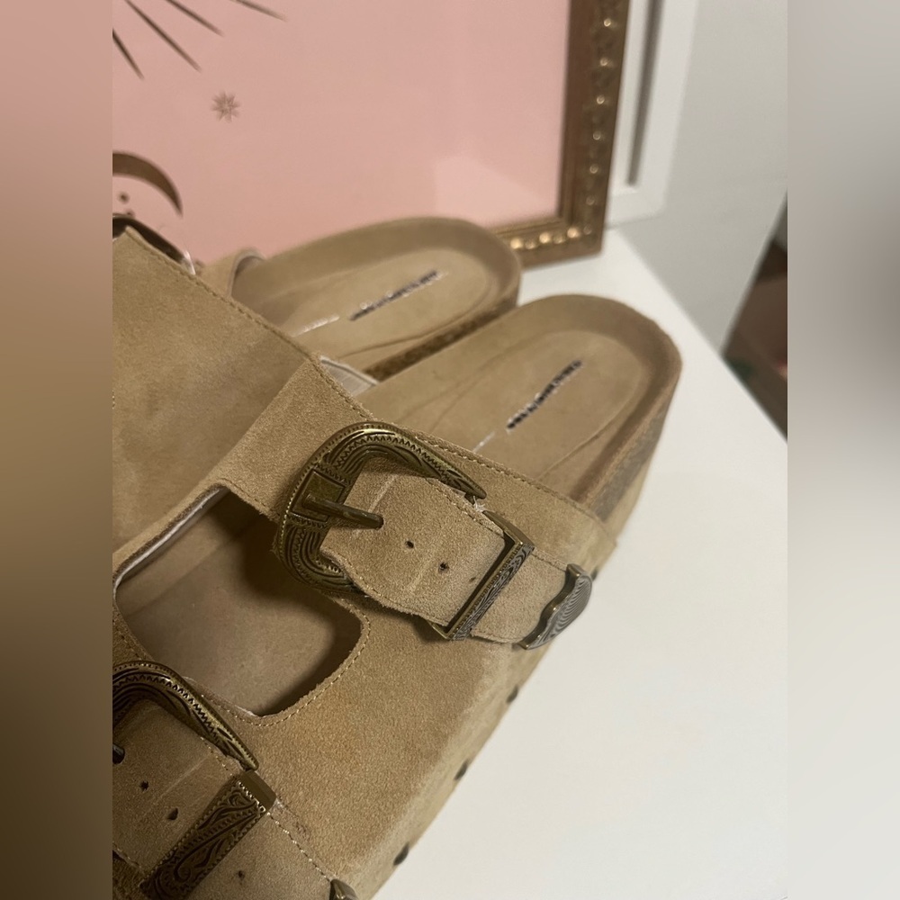 Rule Breaker Goes West Flatform Sandals - Picture 4 of 8